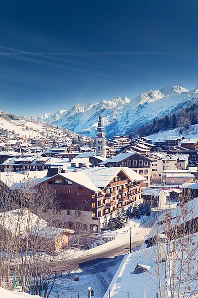 Shutterstock : The La Clusaz ski resort in France