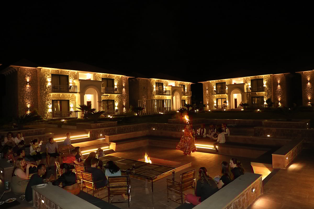 Cultural performance at Jogi Mahal