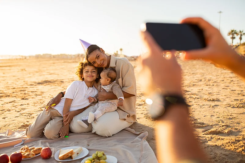 Ask stranger to click photos of you with your kid(s) during your holiday