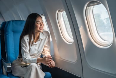 Shutterstock : Rawdogging began with internet posts from folks who decided to forgo all forms of in-flight entertainment and simply gaze out the window