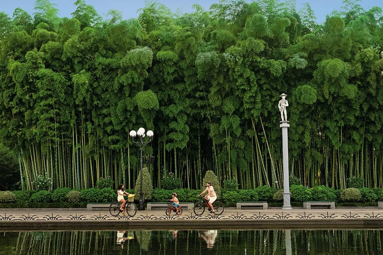 Batumi Boulevard is home to many cafés, restaurants and green spaces - Courtesy: Department of Tourism and Resorts of Ajara Autonomous Republic