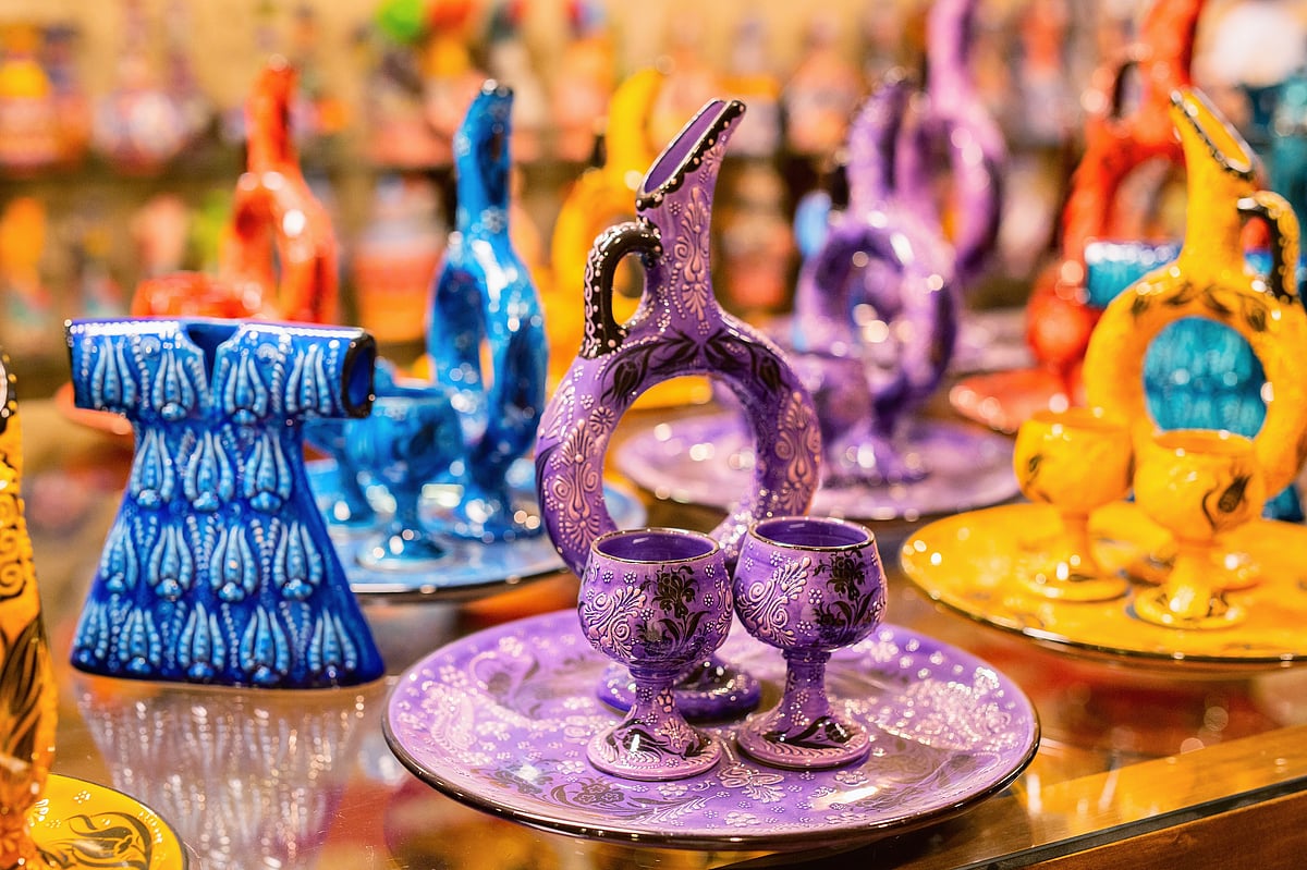 AlexShalamov/Shutterstock : Colourful Hittite wine jug and glasses in Avanos, Cappadocia