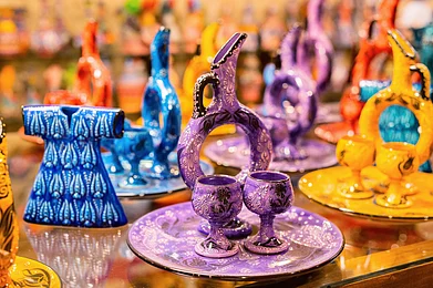 AlexShalamov/Shutterstock : Colourful Hittite wine jug and glasses in Avanos, Cappadocia