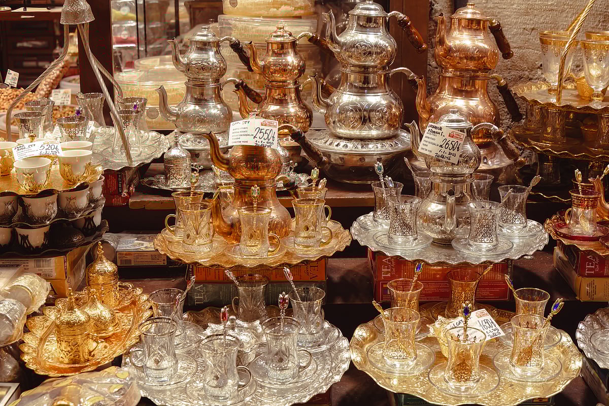 Çaydanlık and ince belli for sale at İstanbul’s Grand Bazaar 