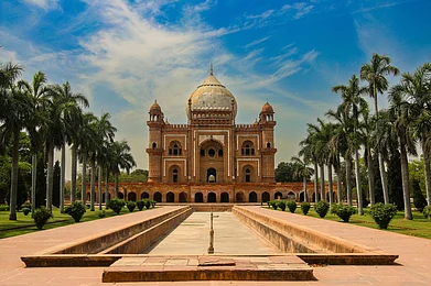 Shutterstock : A view of Safdarjung Tomb, Delhi