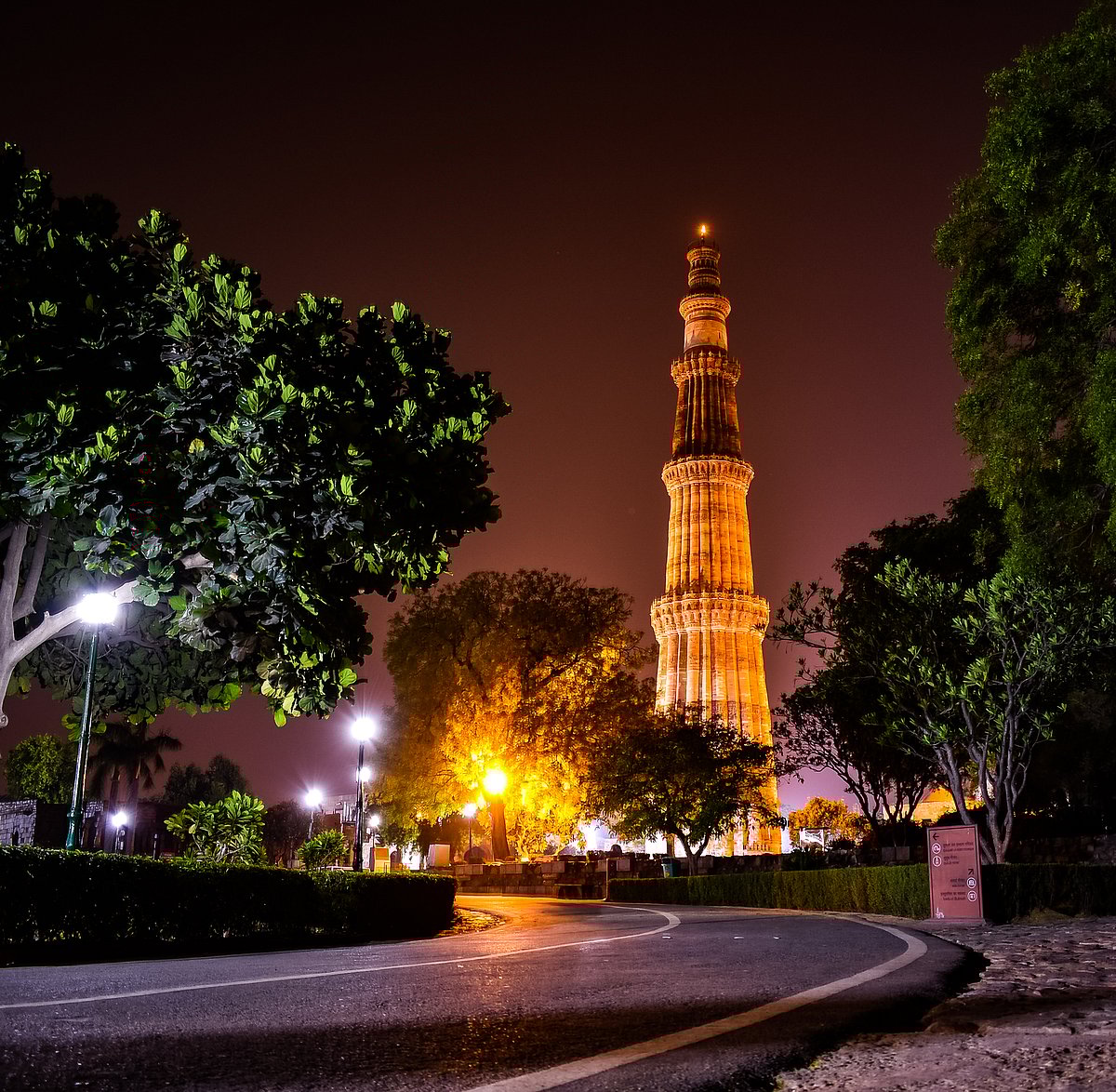 A view of the Qutub Minar at night
