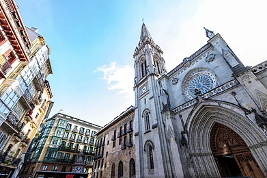 Shutterstock : Low angle view of Santiago Cathedral in front of residential buildings in the centre of the old city