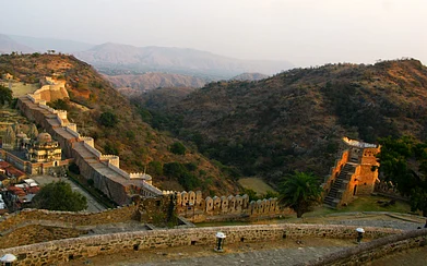Reji/Flickr Commons : A view of the wall of Rajsamand