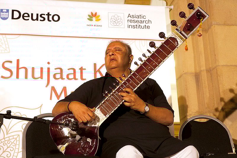 Shujaat Husain Khan offers a master class at the University of Deusto in Spain