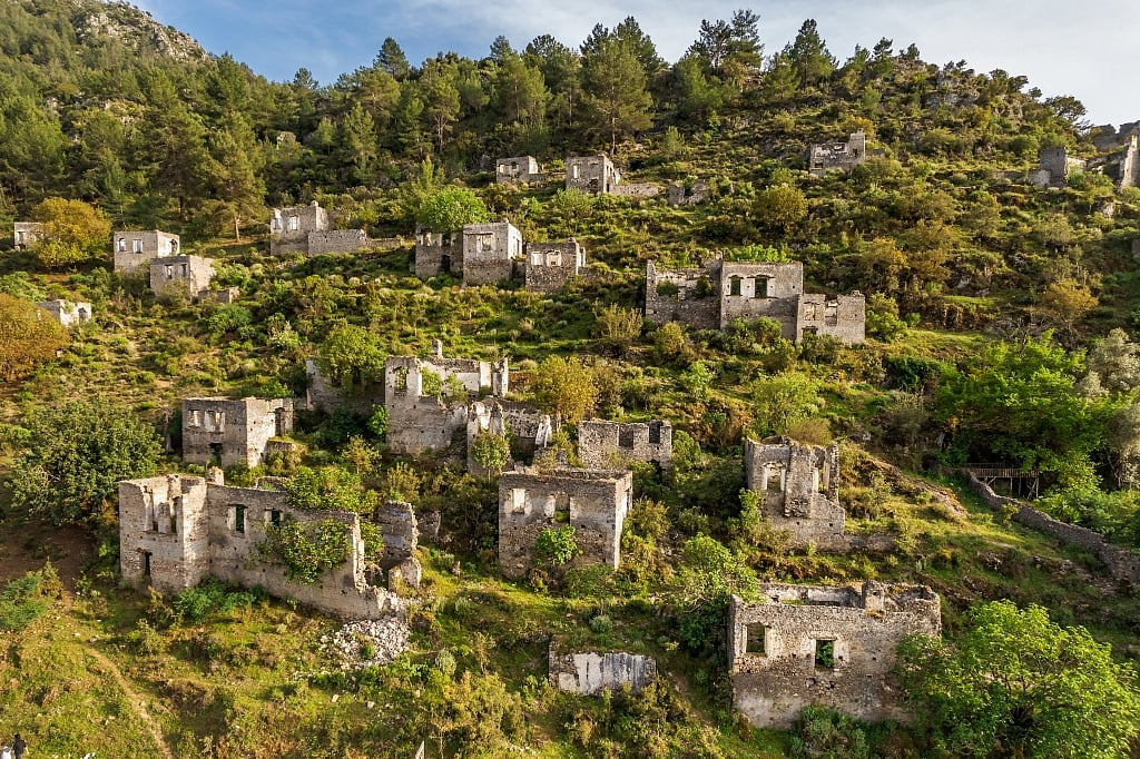ruslankalnitsky/Shutterstock : Located in the Fethiye district of Muğla province, Kayaköy is a desert of roofless stone buildings and weathered streets