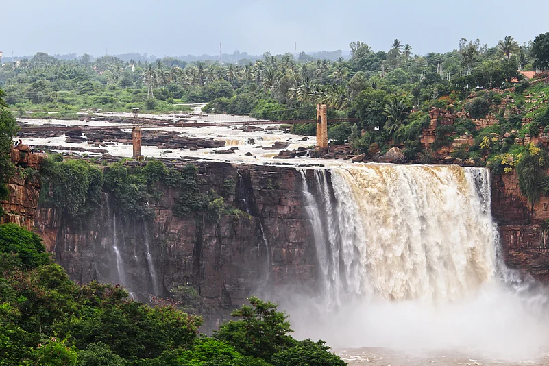 Gokak Falls plunges dramatically into a 170-meter-deep gorge, almost mimicking the grandeur of Niagara Falls