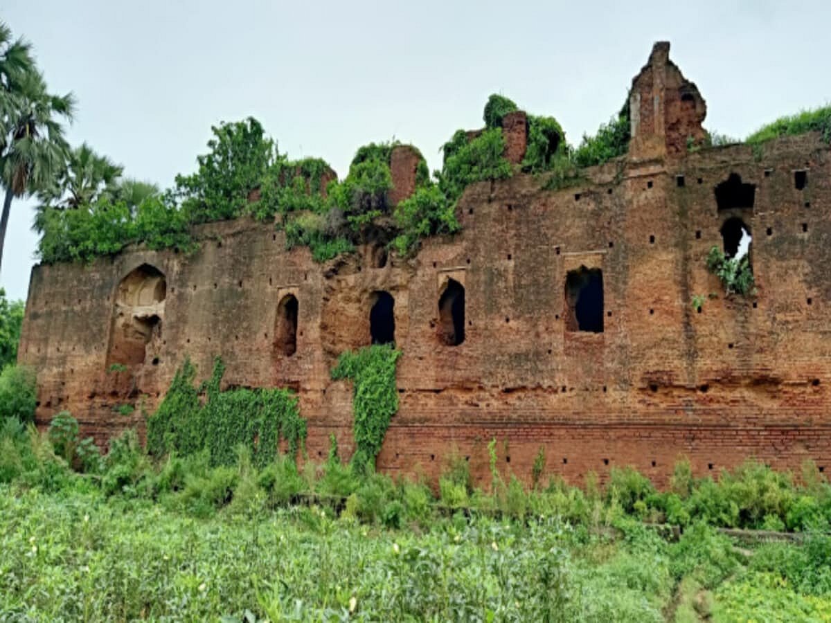 According to folklore, Navratan Garh Quila used to shine brightly at night