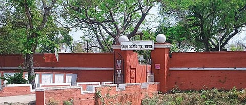 Sage Vishwamitra had a sacred ashram in Buxar on the banks of the holy Ganga