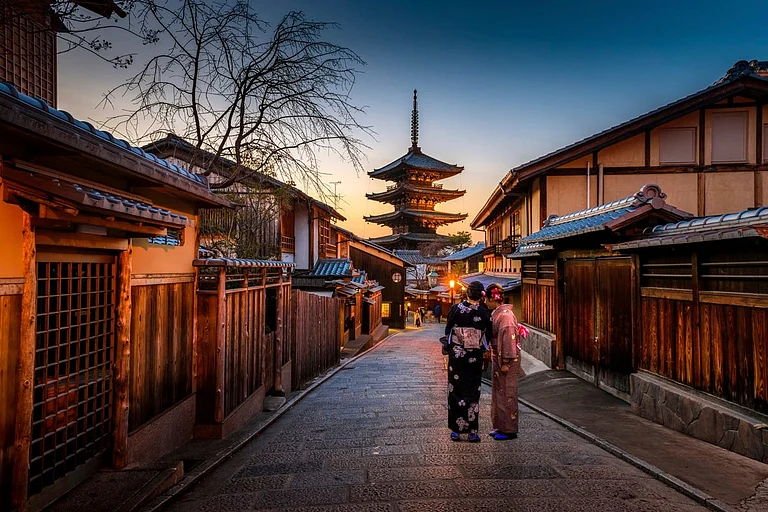 A glimpse of Japan - BOONTOhh/Rawpixel