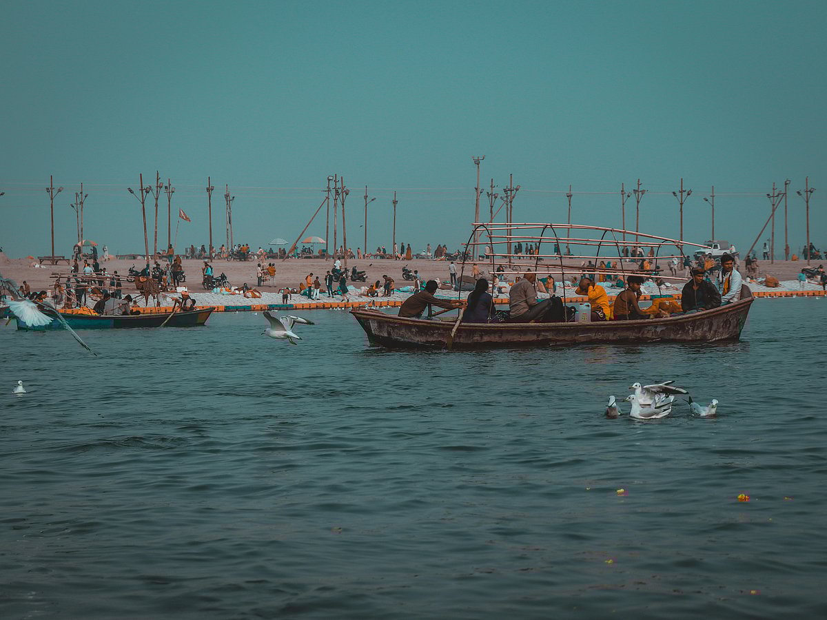 Photo by Shubhanshu Prajapati on Unsplash : Triveni Sangam, Prayagraj