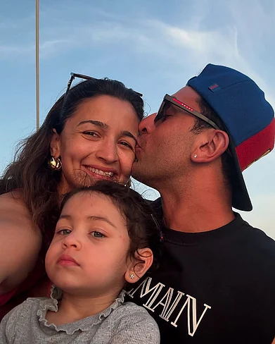 aliaabhatt/instagram : Ranbir and Ali with their child in Thailand