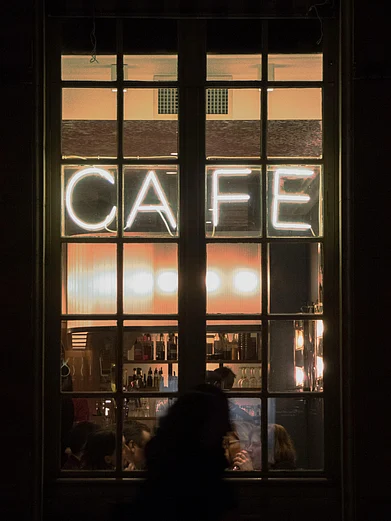 Pexels : A noir view of a French cafe