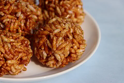 Made from puffed rice, murmure ke laddoo is a light and filling dessert that is frequently consumed during Lohri