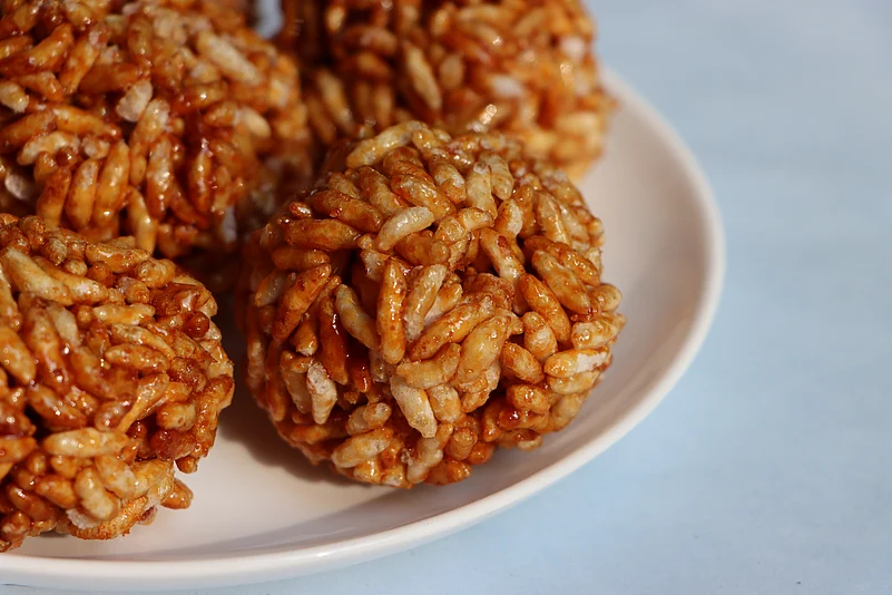 Made from puffed rice, murmure ke laddoo is a light and filling dessert that is frequently consumed during Lohri