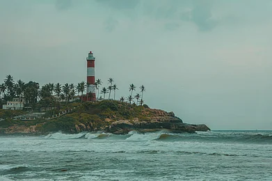 Pexels : A central agency recently issued alerts to travellers visiting coastal areas of Kerala and Tamil Nadu against the kallakkadal phenomenon
