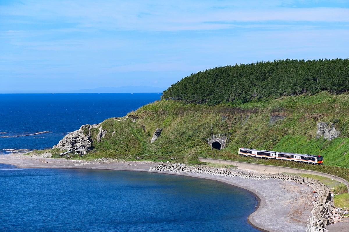 Gono Line passes through the coast