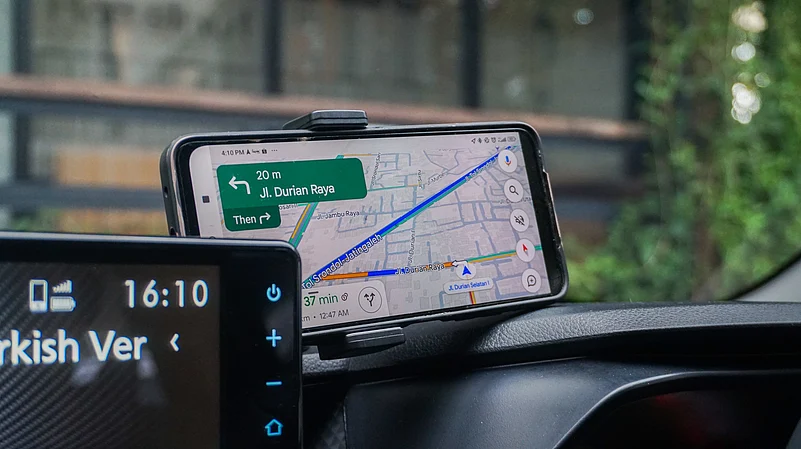 It’s a good idea to know how to use a navigation app during your road trip