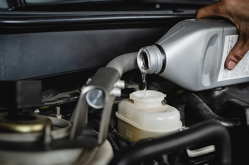 Topping up brake fluid in a car