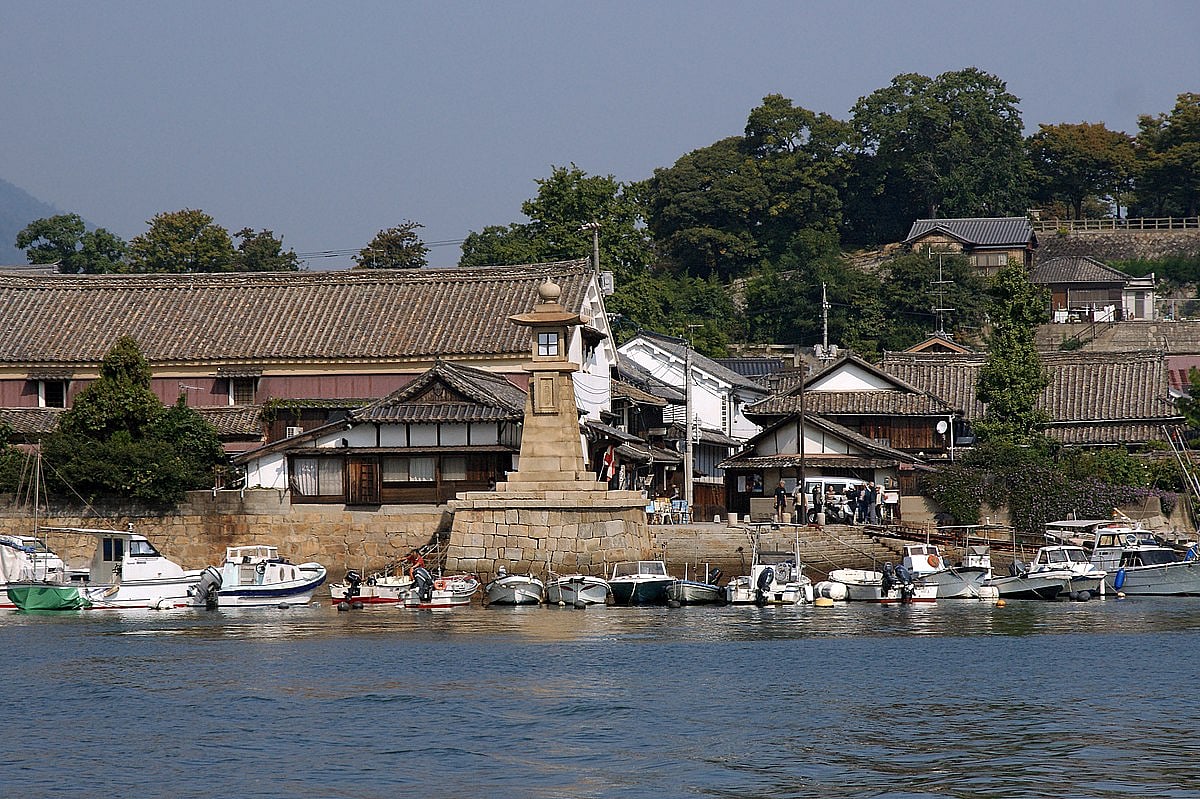 Tomonoura stands out as one of the most picturesque destinations near Hiroshima Bay