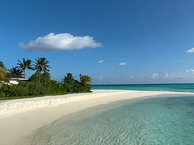 Author : Explore the Maldives in a different way