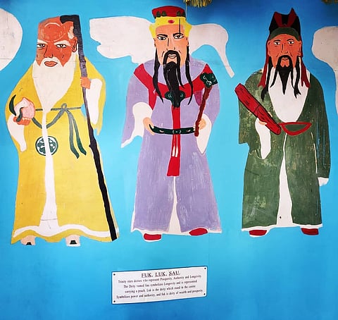 At the Kwan Kung temple, you will find a mural of three deities—the Chinese gods of blessing, longevity and prosperity