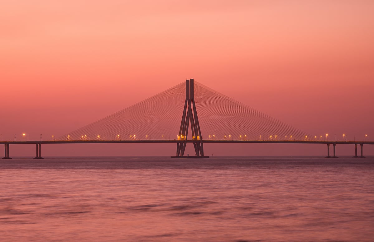 Shutterstock : Twilight hues at the Bandra-Worli Sea Link in Mumbai