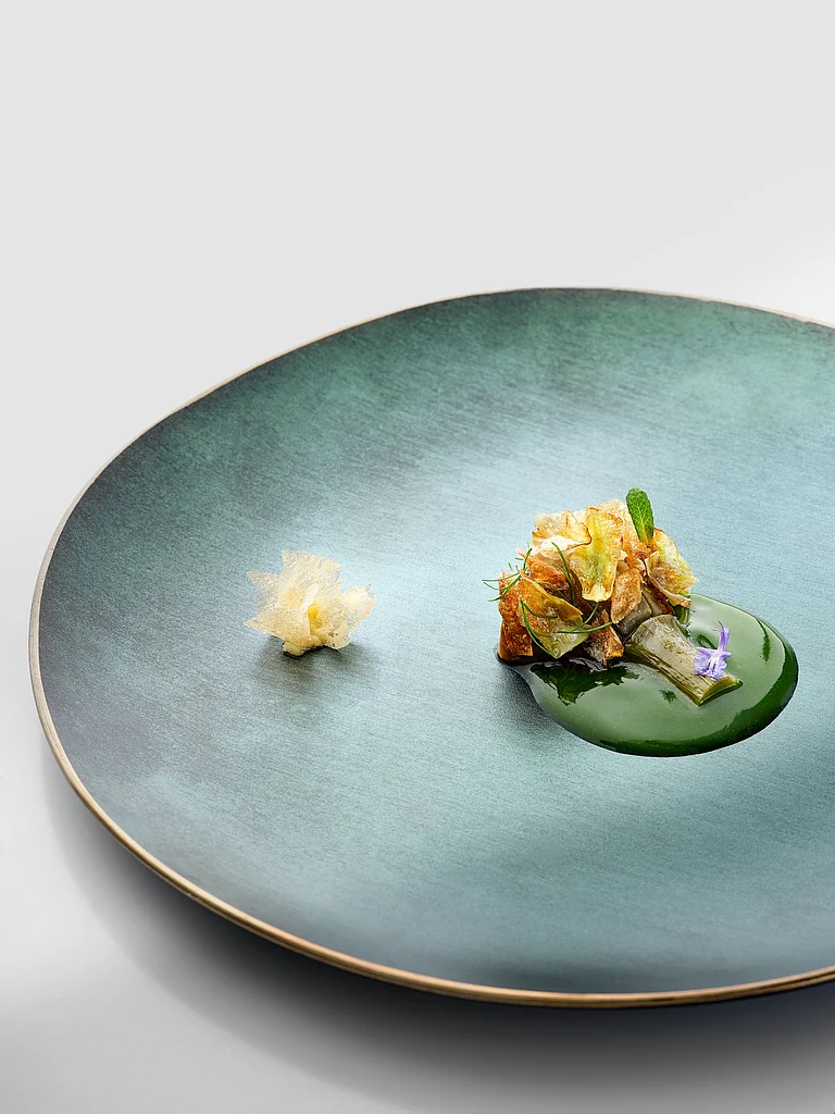 Alcachofa Oloroso, Mostaza y Vermuth at El Celler de Can Roca - null