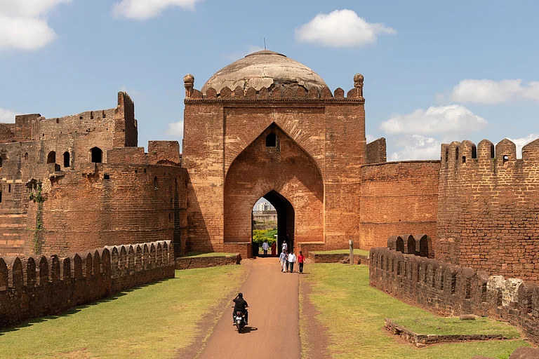 Gumbaz Darwaza in the Bidar fort - iMAHESH