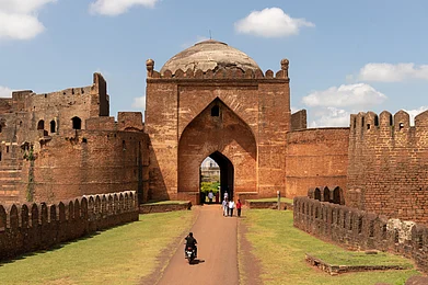 iMAHESH : Gumbaz Darwaza in the Bidar fort