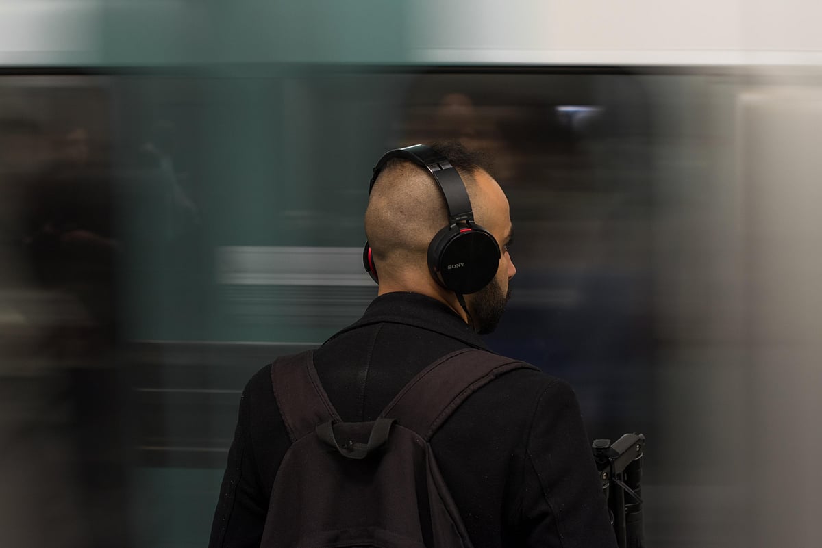 Pixabay : A man in transit wearing headphones