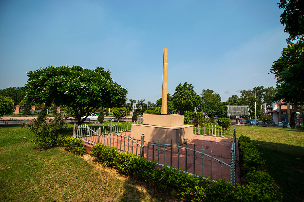 Shutterstock : Ashoka Pillar with Edicts, CCS University, Meerut