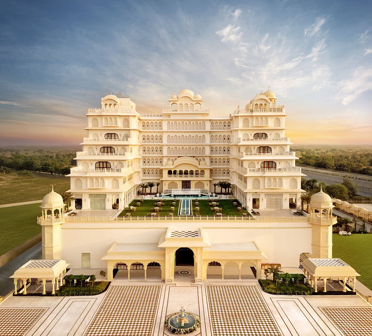 The stunning architecture make Anantara Jewel Bagh Jaipur an ideal venue for weddings