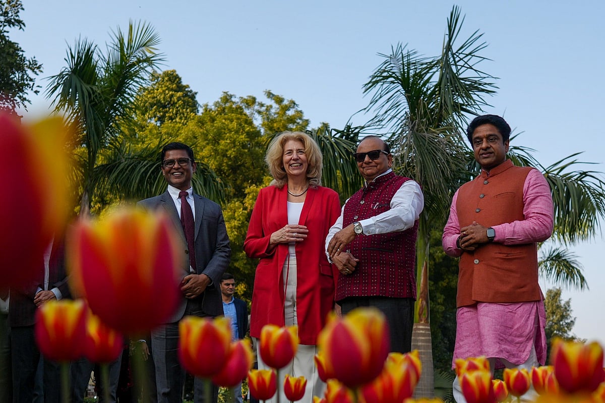 NDMC/X : Hon’ble LG Delhi & Netherlands Ambassador and NDMC Chairperson Shri Keshav Chandra & Vice Chairperson Shri Kuljeet Singh Chahal inaugurated NDMC Tulip Festival 2025 at Shanti Path