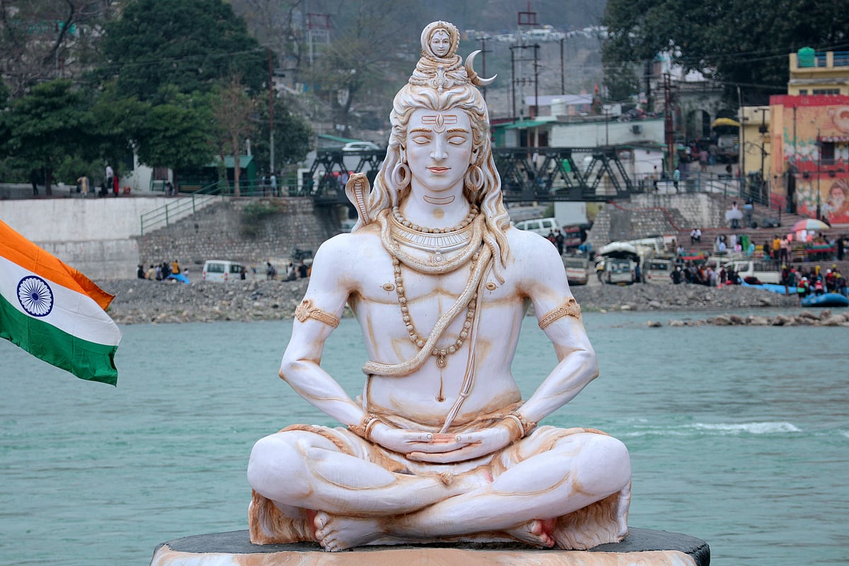 odin/Shutterstock : A sculpture of Shiva meditating in Rishikesh, Uttarakhand
