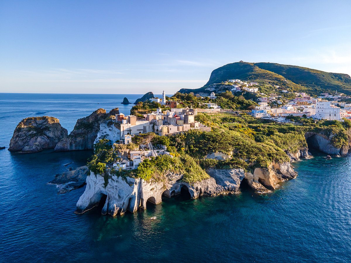 The majestic island of Ponza is one of the pearls of the Mediterranean.