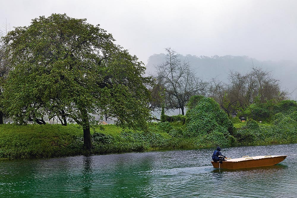 During the monsoons, one can enjoy boating in Wadi Darbat, one of the top attractions in southern Oman