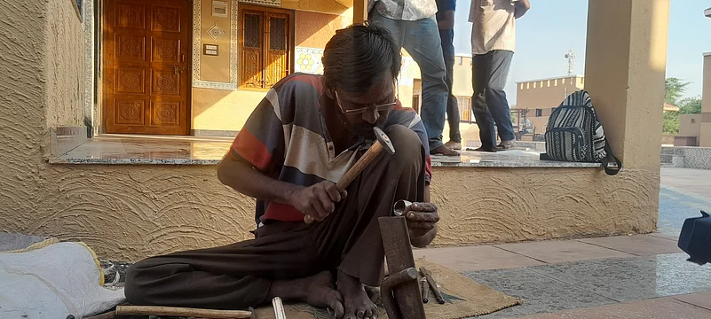 Nanji Maheshwari creating bell chimes at the Nirona Gram Hatt.