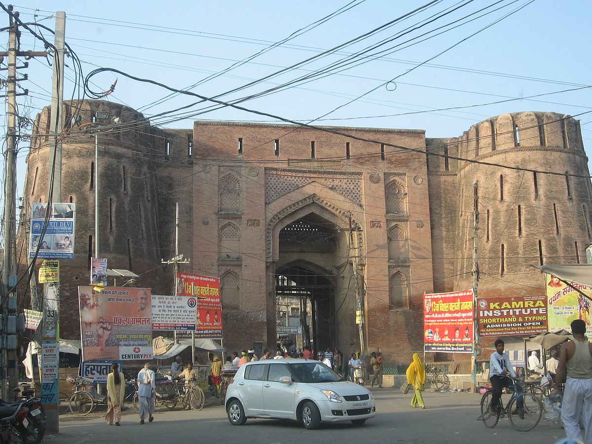 Barsi Gate was built by Ala-ud-din Khilji in 1303.