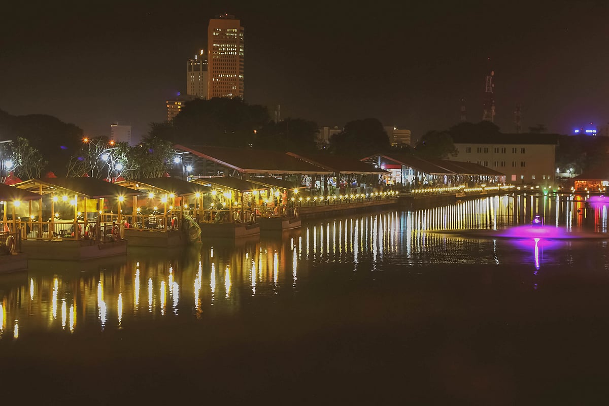 The Pettah Market is a unique shopping destination located on Beira Lake. 