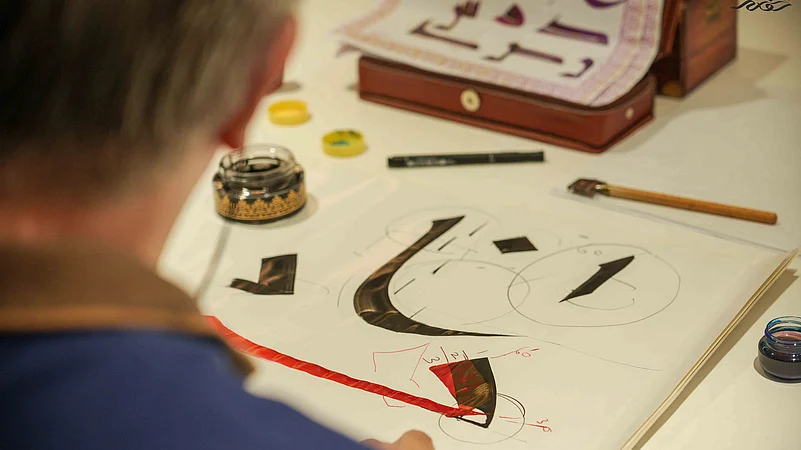 AlKhatt Gallery is hosting a solo exhibition by Lebanese artist Ghaleb Hawila alongside a curated collection of Arabic calligraphy masterpieces.