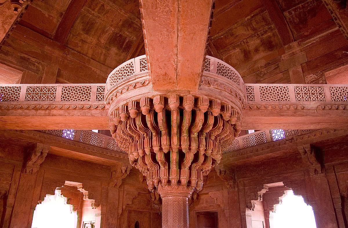 At the halls centre stands a large, intricately carved pillar, which served as the emperors seat. 