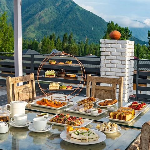 Hight tea with a view at Rah Bagh