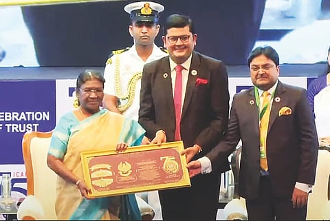 Hon. President of India Droupadi Murmu being honoured with a Diviniti memento