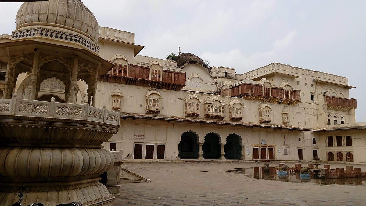 Moti Doongri was nuilt in 1882.