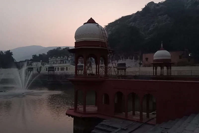The striking cenotaphs of Moosi Maharani ki Chhatri attract visitors.